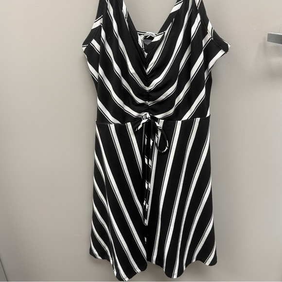 Black and White Striped Casual Dress‎ - Picture 3 of 8